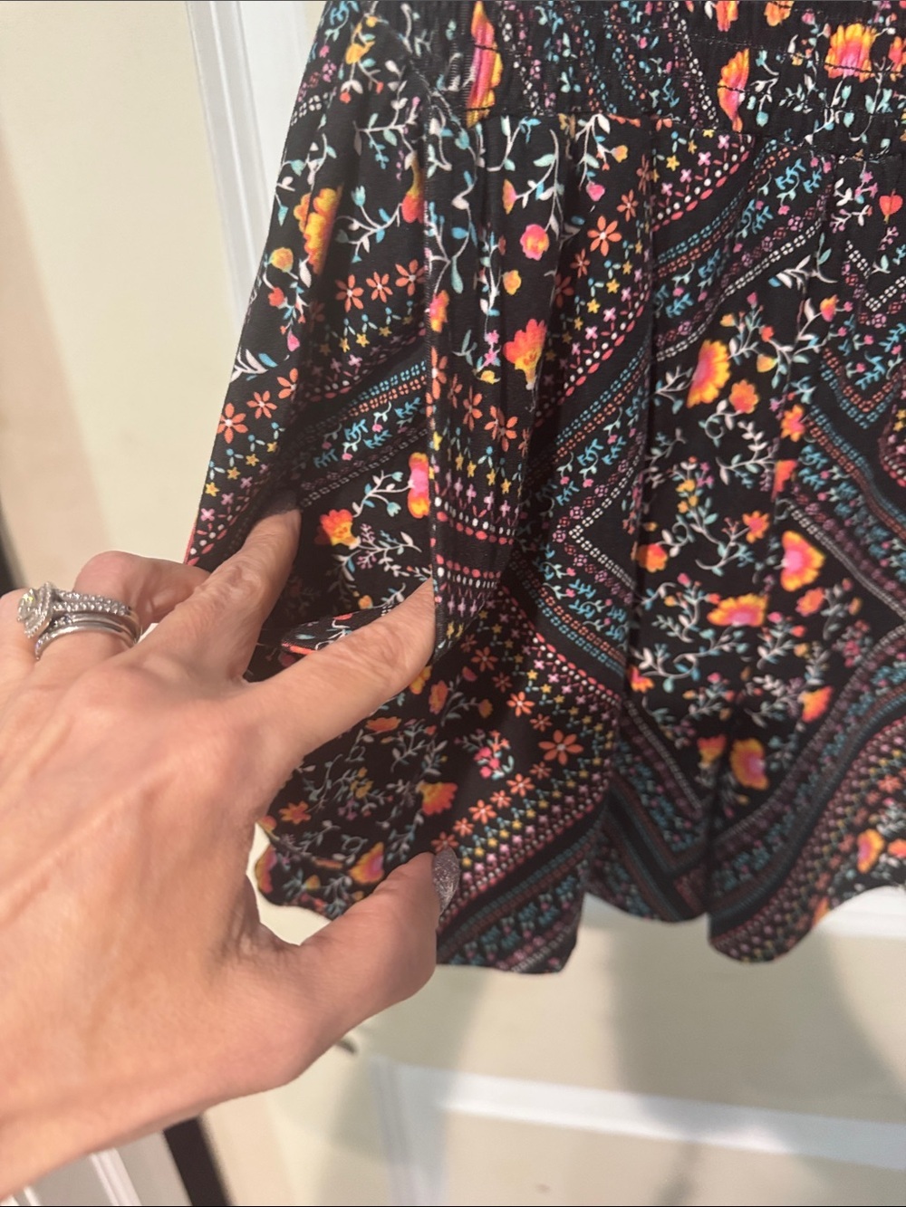 Black Floral Off-Shoulder Tie Sleeve jumper - Picture 2 of 5